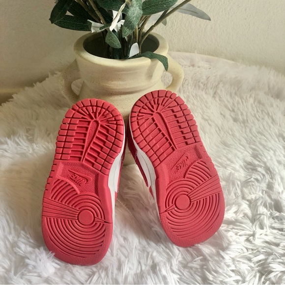 Girls toddler Nike Dunks Pink/White Size 7C - Picture 4 of 8